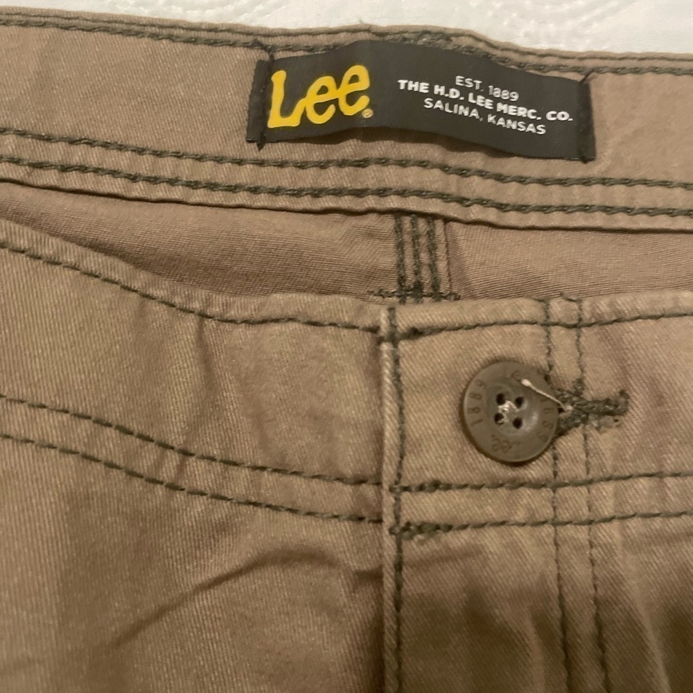 Lee Extreme Comfort Chino Shorts Stretch Flat Front Mens 42 Beige & blue BUNDLE - Picture 5 of 13